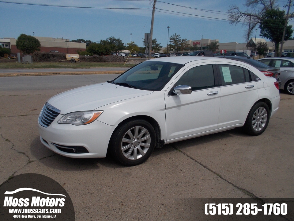 2013 Chrysler 200 Limited  - 634815  - Moss Motors