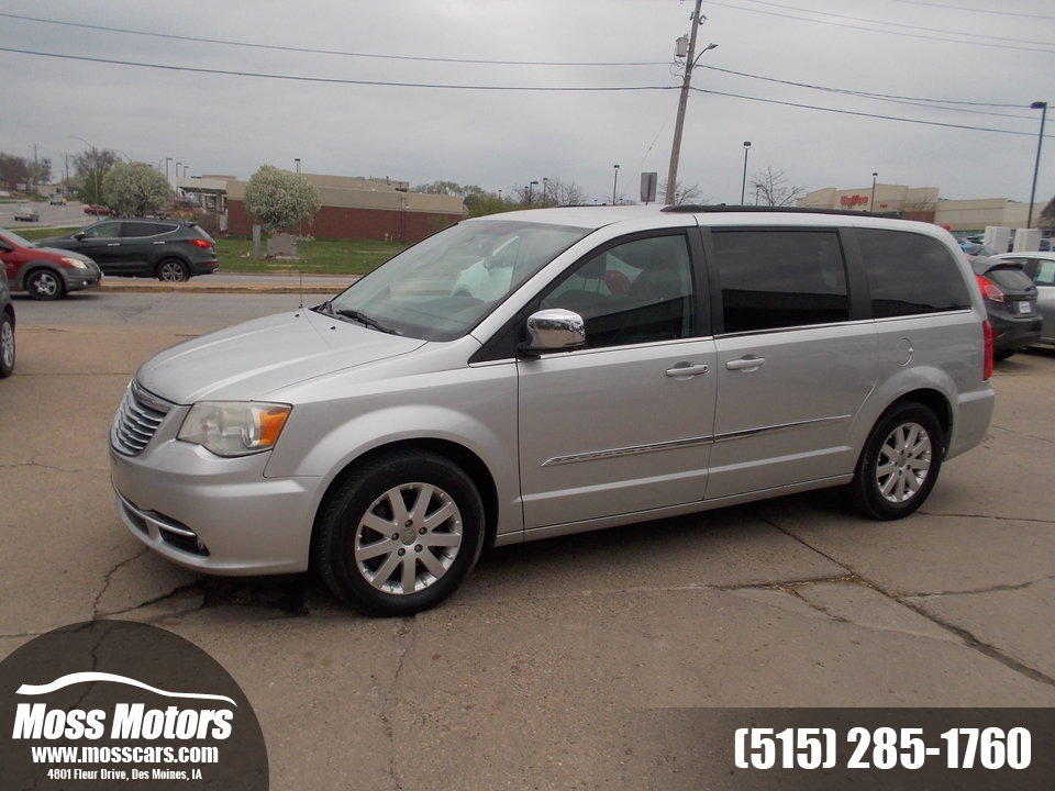 2012 Chrysler Town & Country TOURING  - 151162  - Moss Motors