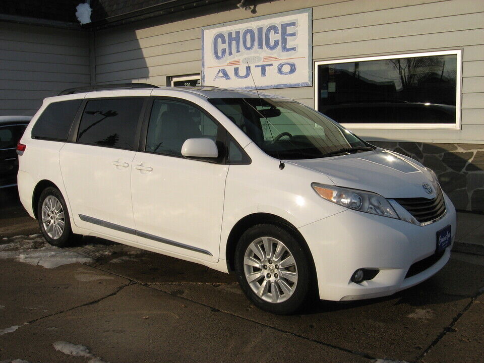 2012 Toyota Sienna  - Choice Auto