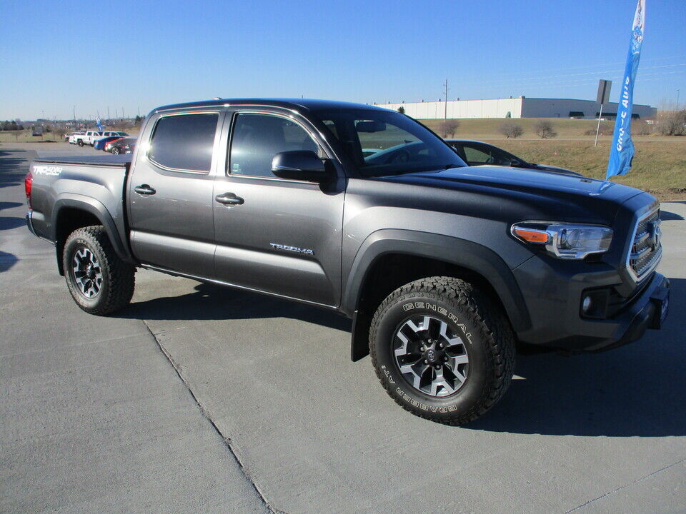 2017 Toyota Tacoma  - Choice Auto