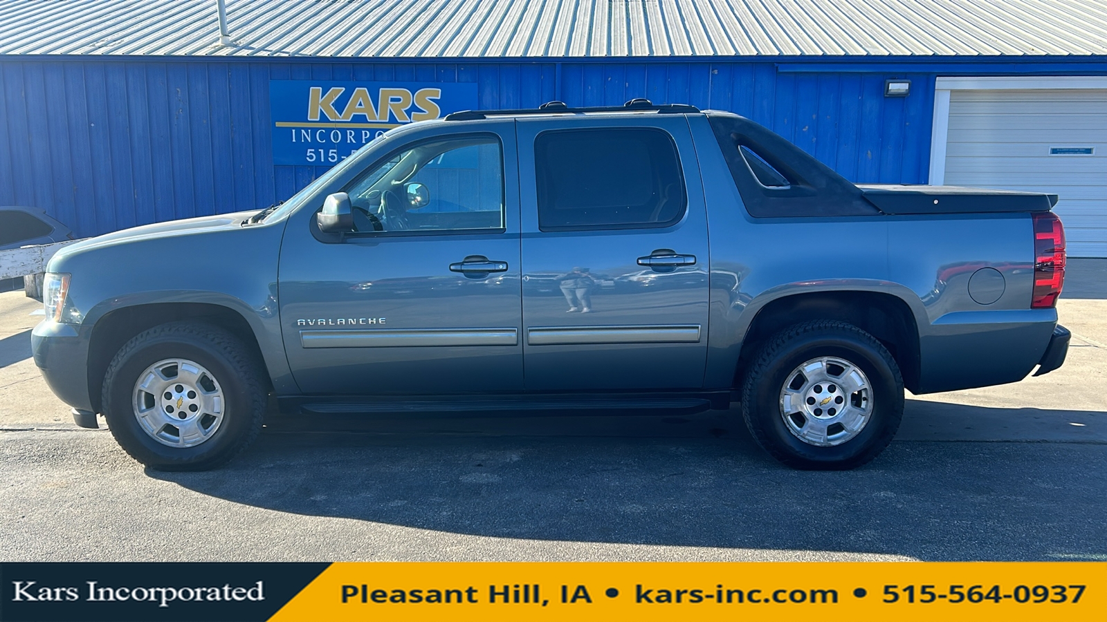 2011 Chevrolet Avalanche LS 4WD Crew Cab  - B34547P  - Kars Incorporated