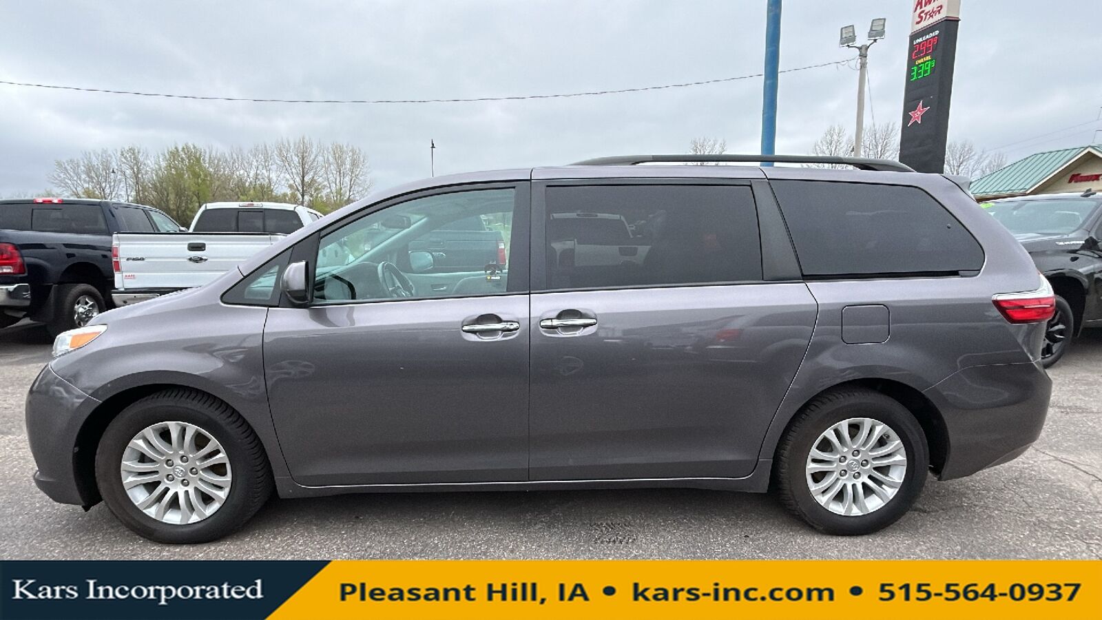 2017 Toyota Sienna  - Kars Incorporated