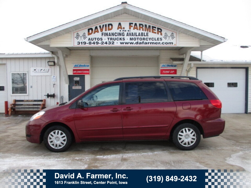 2008 Toyota Sienna  - David A. Farmer, Inc.