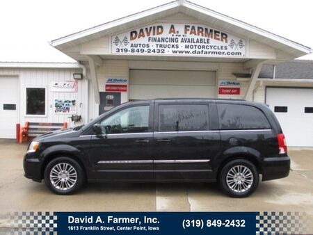 2014 Chrysler Town & Country  - David A. Farmer, Inc.