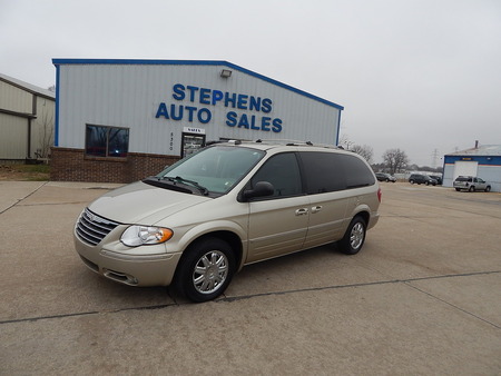 2005 Chrysler Town & Country  - Stephens Automotive Sales