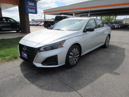 2024 Nissan Altima 2.5 SV for Sale  - 16432216  - Budget of Cedar Rapids
