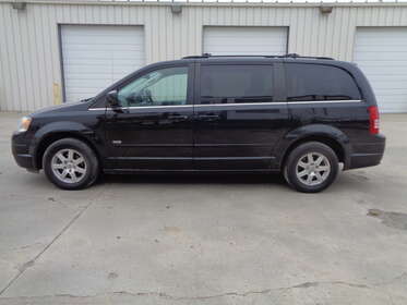 2008 Chrysler Town & Country Pass