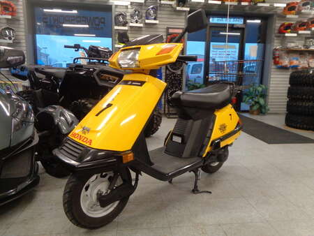 2001 Honda Elite 80 Scooter in excellent condition!! for Sale  - 2643  - Auto Drive Inc.