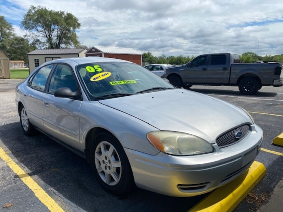 2005 Ford Taurus  - Family Motors, Inc.