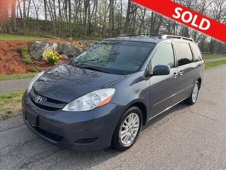 2009 Toyota Sienna XLE for Sale  - 9S230451  - Classic Auto Sales