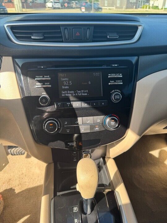 2015 Nissan Rogue  - Hawkeye Car Credit - Newton