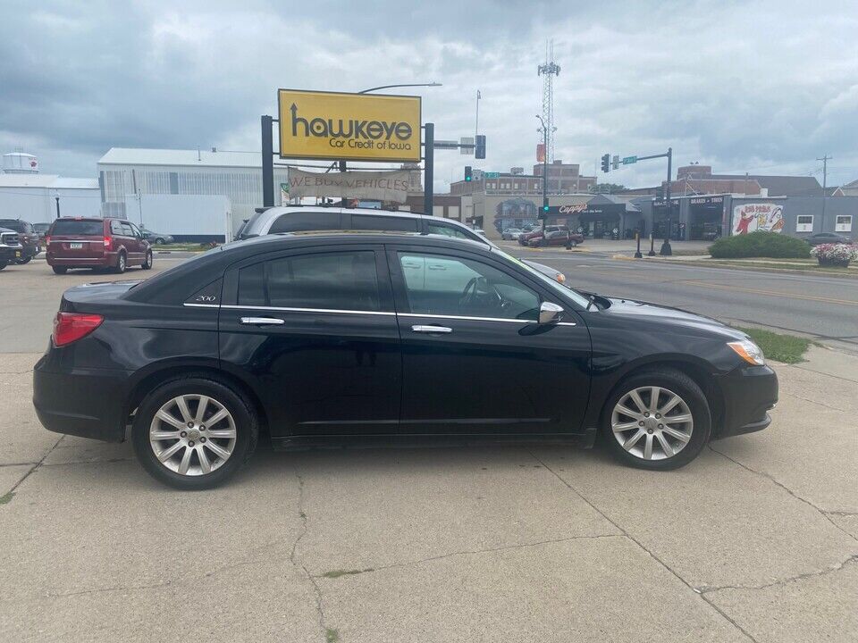 2014 Chrysler 200  - Hawkeye Car Credit - Newton