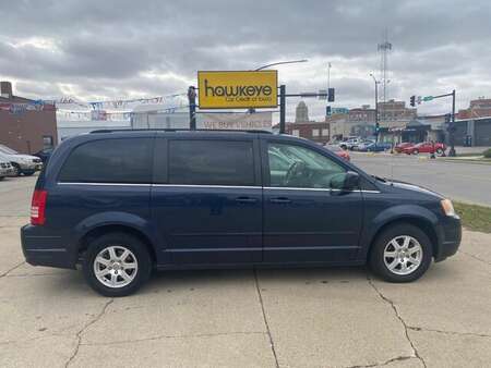 2008 Chrysler Town & Country  for Sale  - 3826R  - Hawkeye Car Credit - Newton