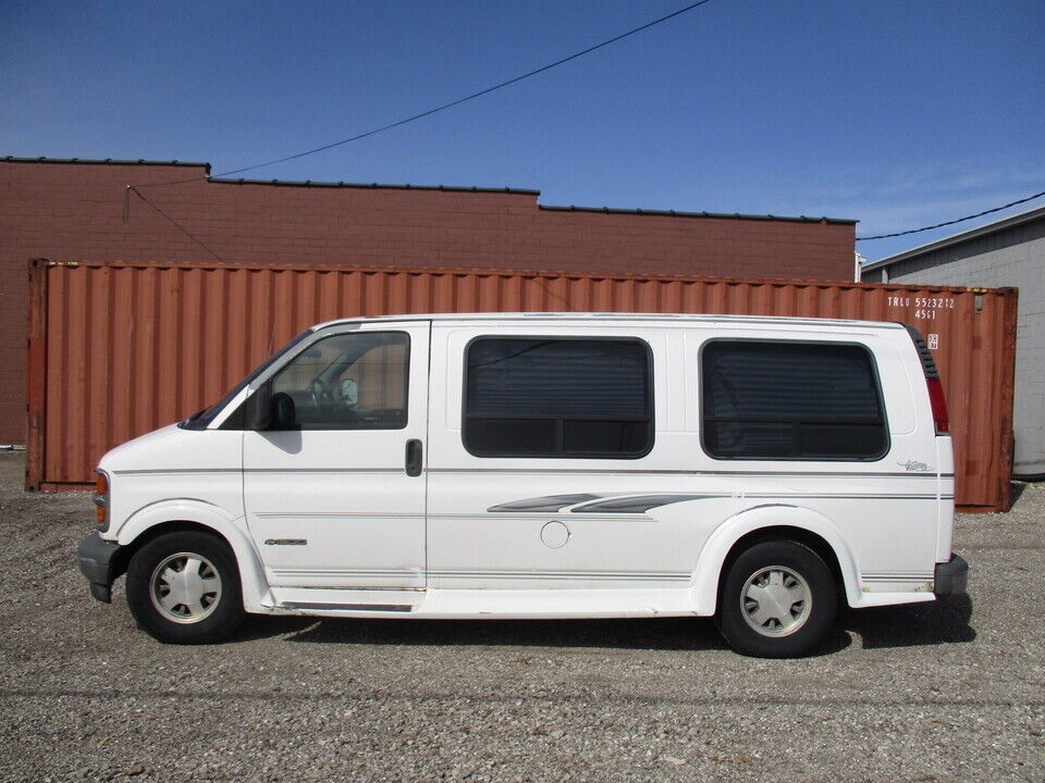 1999 Chevrolet G1500  - Hawkeye Car Credit - Newton