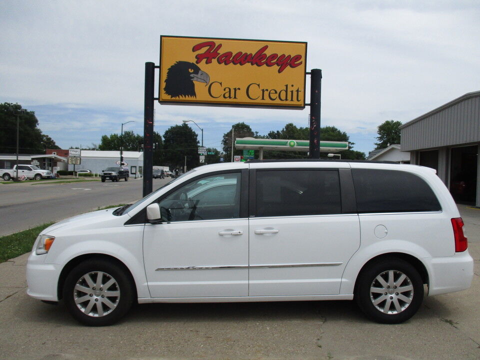 2014 Chrysler Town & Country  - Hawkeye Car Credit - Newton