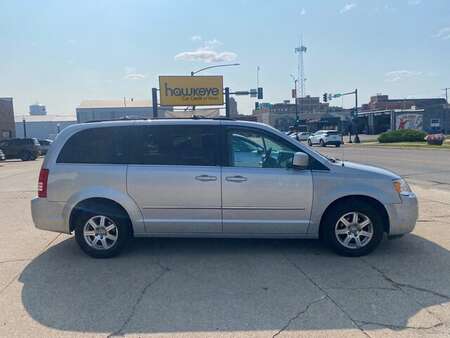 2009 Chrysler Town & Country  for Sale  - 4073  - Hawkeye Car Credit - Newton