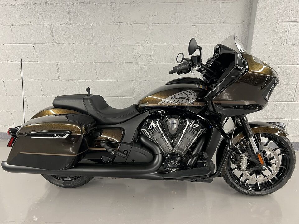 2024 Indian CHALLENGER DARK HORSE WITH POWERBAND AUDIO PACKAGE  - Indian Motorcycle