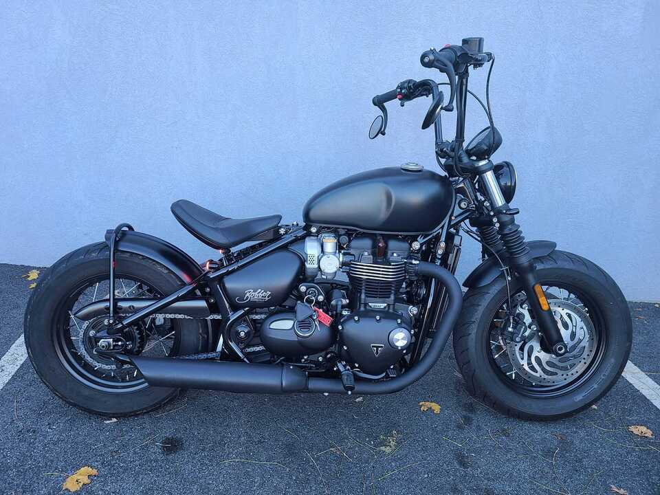 2018 triumph deals bonneville bobber black