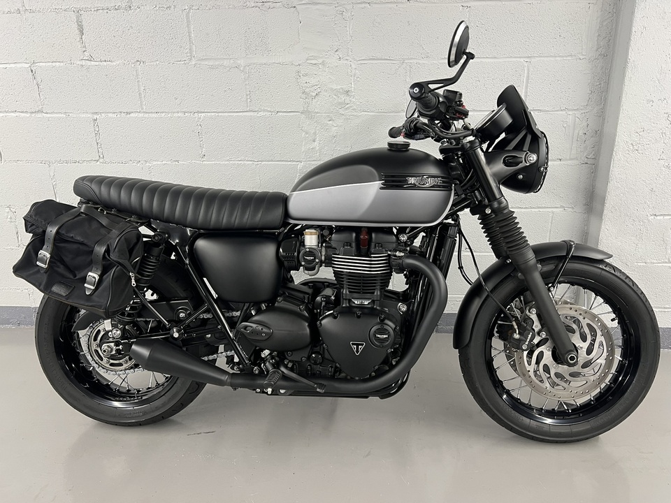 2022 Triumph Bonneville T120 Black  - 2022T120BK-364  - Triumph of Westchester