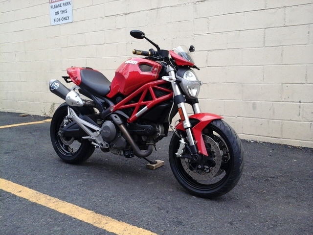 Ducati monster deals 696 red