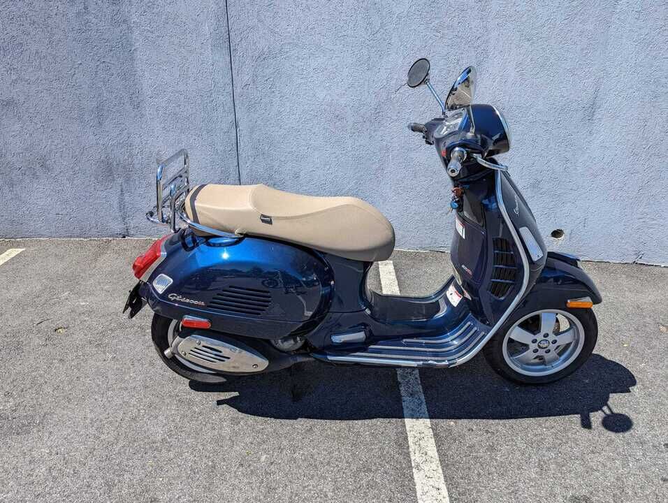 2016 Vespa GTS 300  - Triumph of Westchester