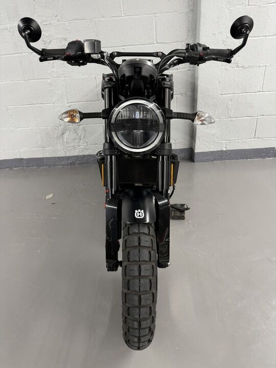 2023 Husqvarna Svartpilen 401  - Triumph of Westchester