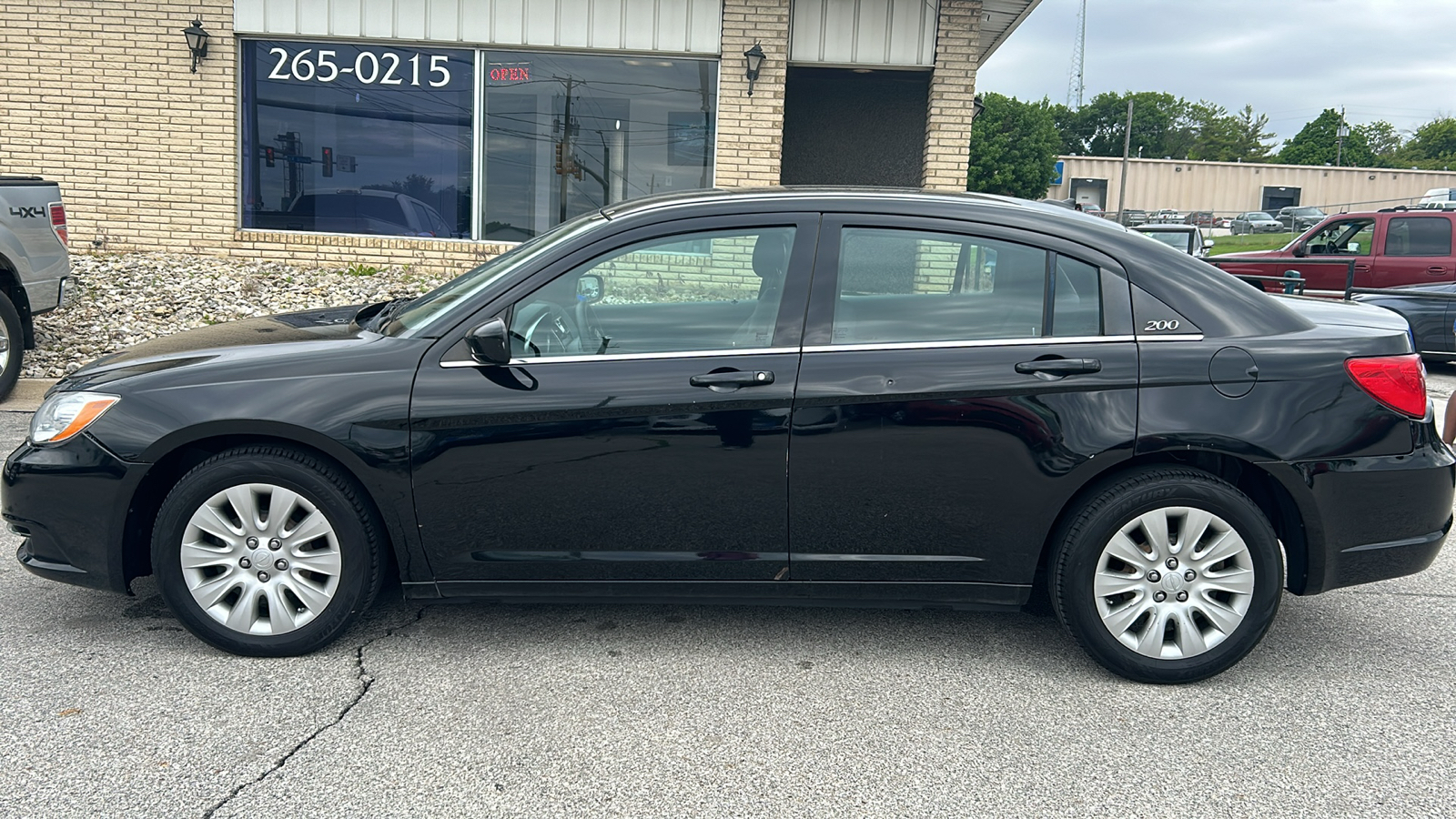 2014 Chrysler 200 LX  - E09218D  - Kars Incorporated - DSM