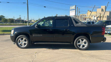 2007 Chevrolet Avalanche 1500 4WD Crew Cab for Sale  - 796515D  - Kars Incorporated - DSM