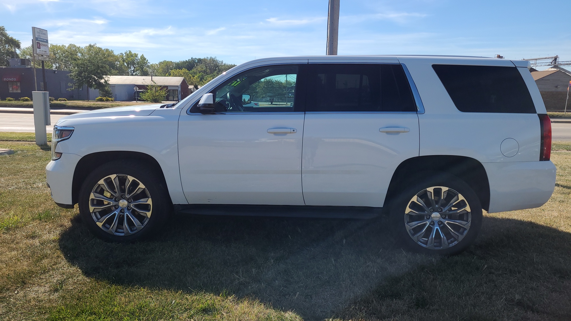 2015 Chevrolet Tahoe SPECIAL 4WD  - F09952D  - Kars Incorporated - DSM