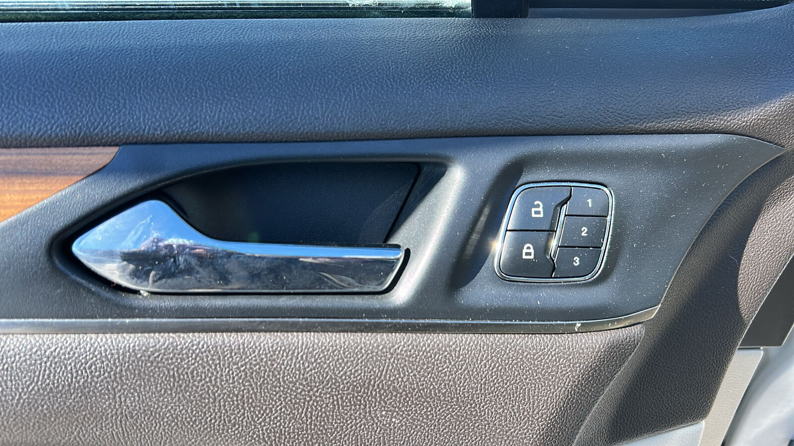 2015 Lincoln MKC  - Kars Incorporated - DSM