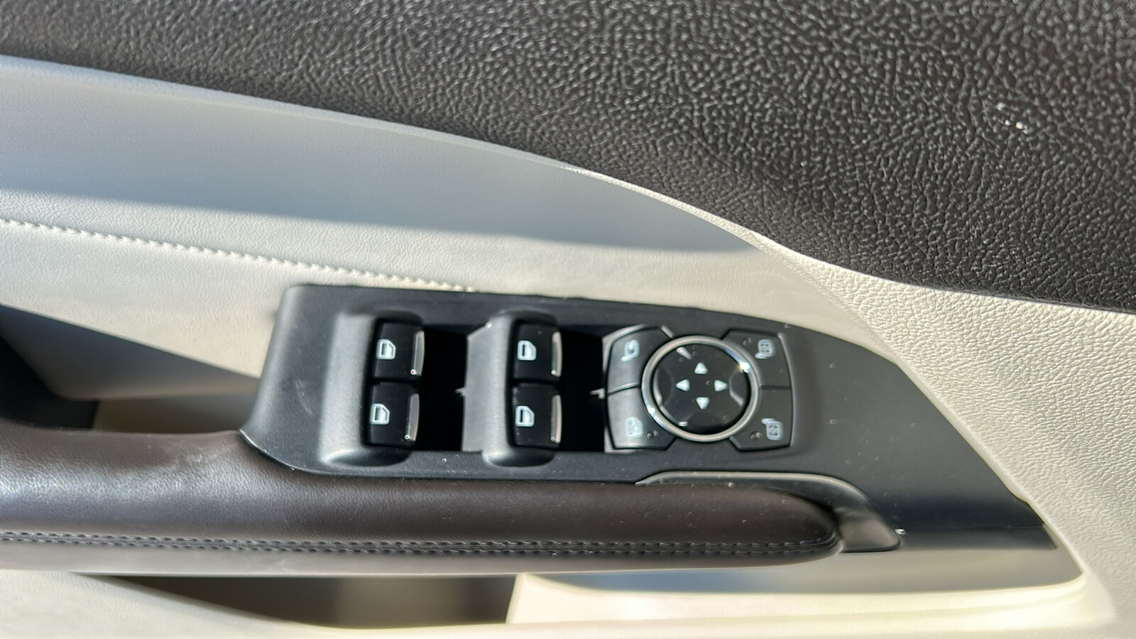 2015 Lincoln MKC  - Kars Incorporated - DSM