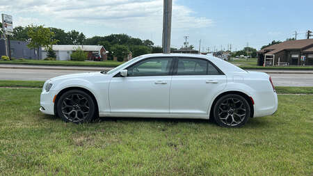 2016 Chrysler 300 S for Sale  - G56895D  - Kars Incorporated - DSM