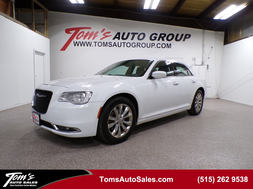 2015 Chrysler 300 Limited  - S42316L  - Tom's Auto Group