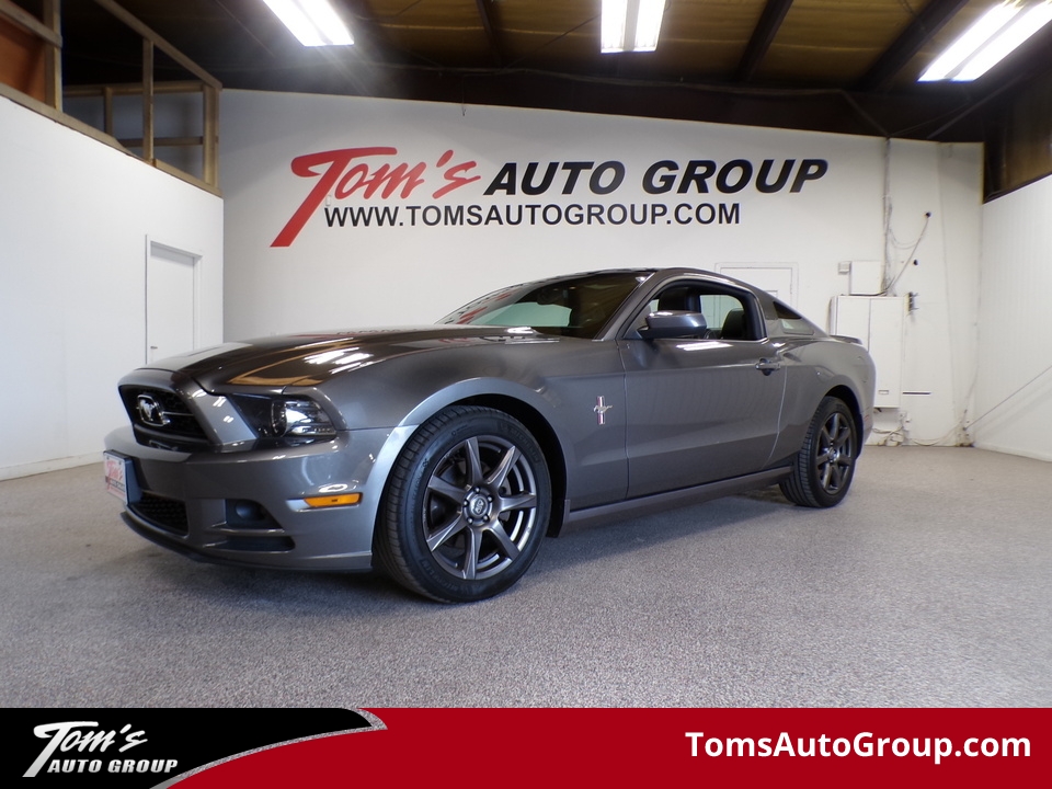 2013 Ford Mustang V6  - W01046C  - Toms Auto Sales West