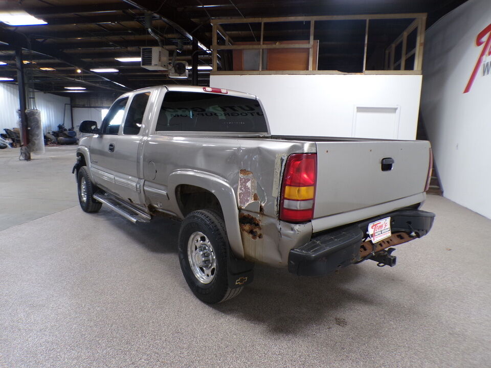 2002 Chevrolet Silverado 2500HD  - Tom's Budget Cars