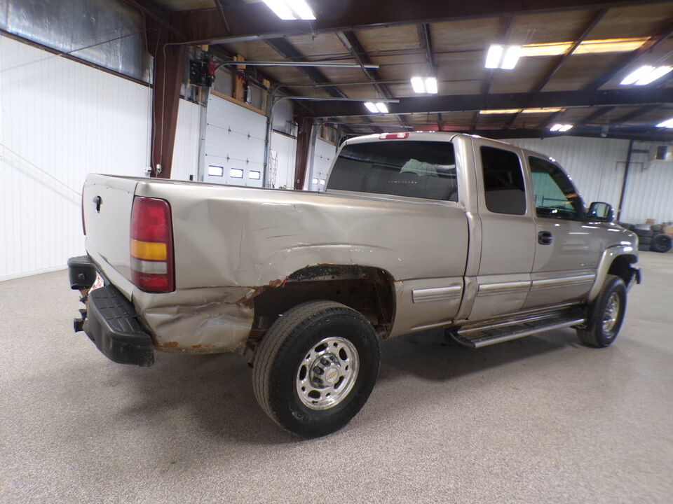 2002 Chevrolet Silverado 2500HD  - Tom's Budget Cars
