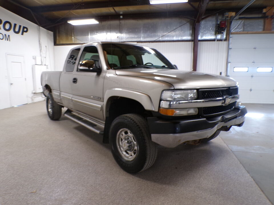2002 Chevrolet Silverado 2500HD  - Tom's Budget Cars