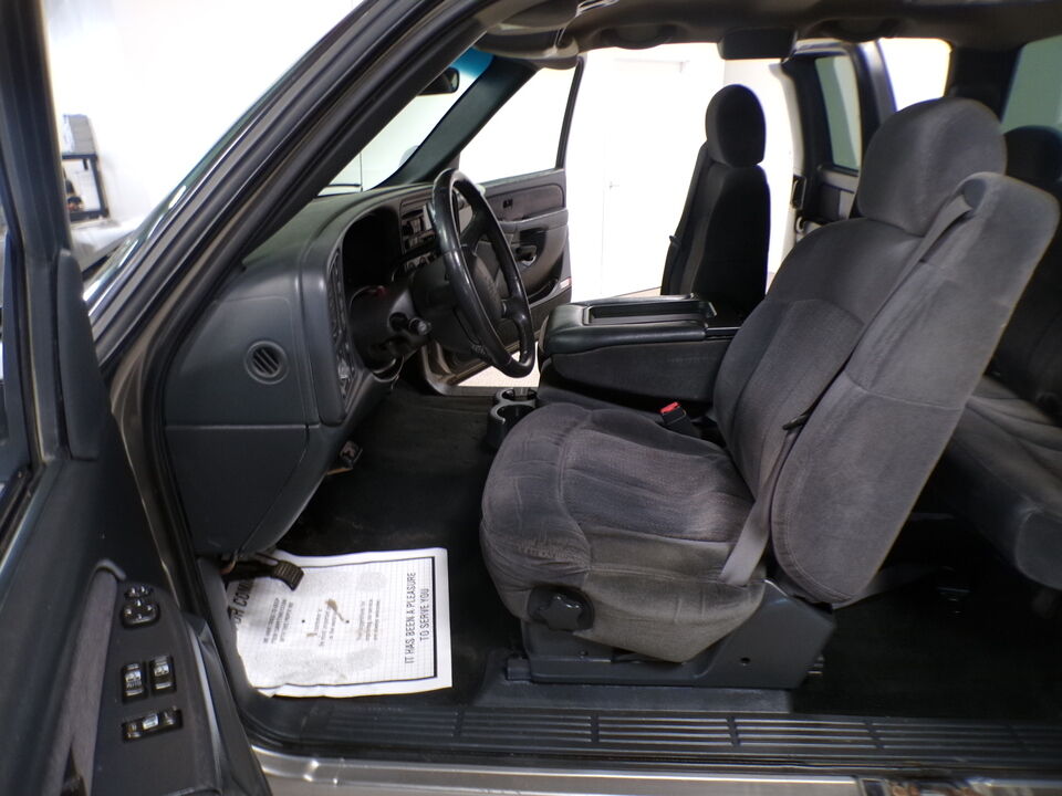 2002 Chevrolet Silverado 2500HD  - Tom's Budget Cars