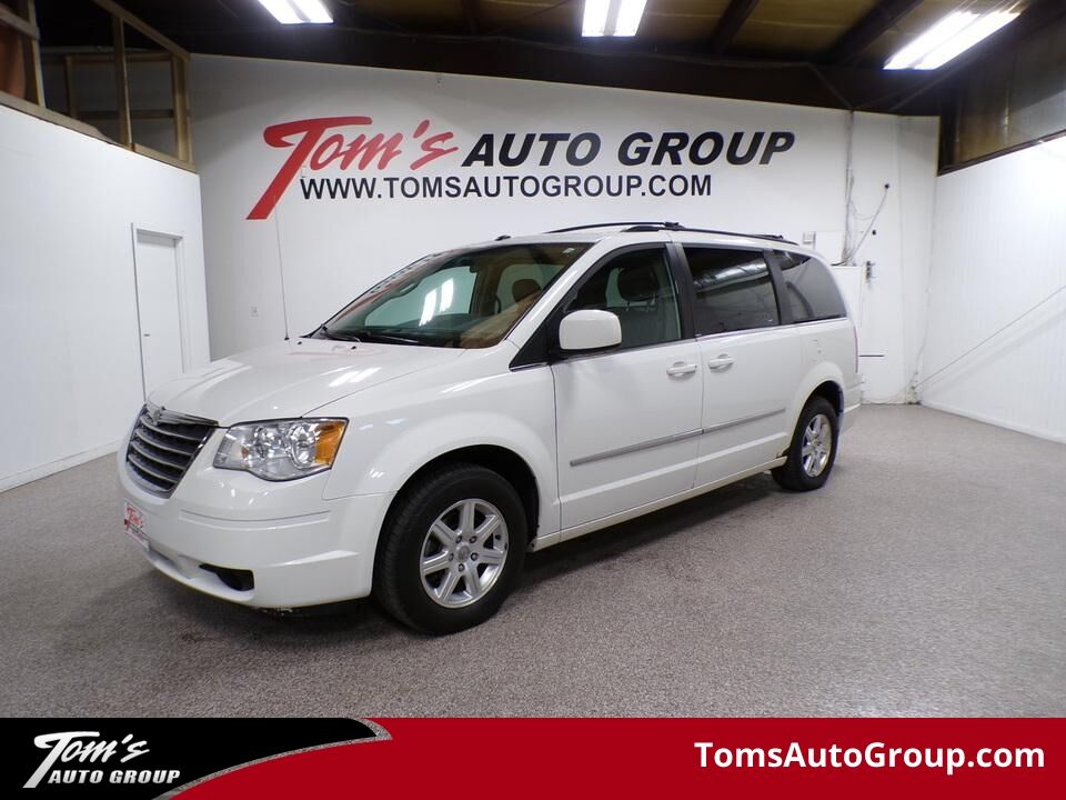 2010 Chrysler Town & Country  - Tom's Auto Group