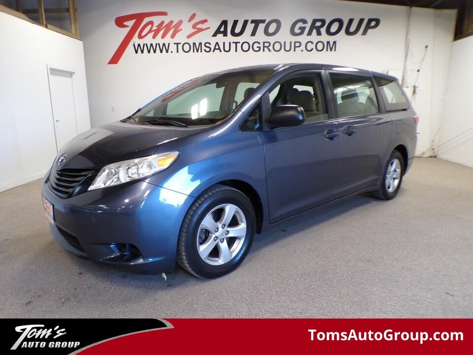 2015 Toyota Sienna  - Tom's Budget Cars