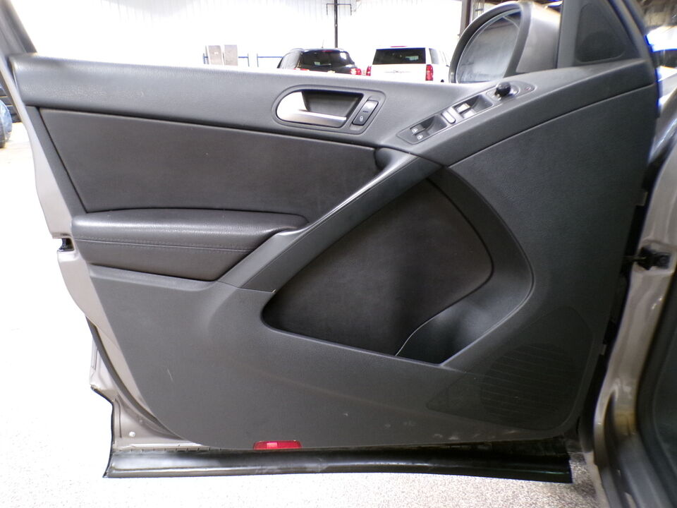 2010 Volkswagen Tiguan  - Tom's Budget Cars