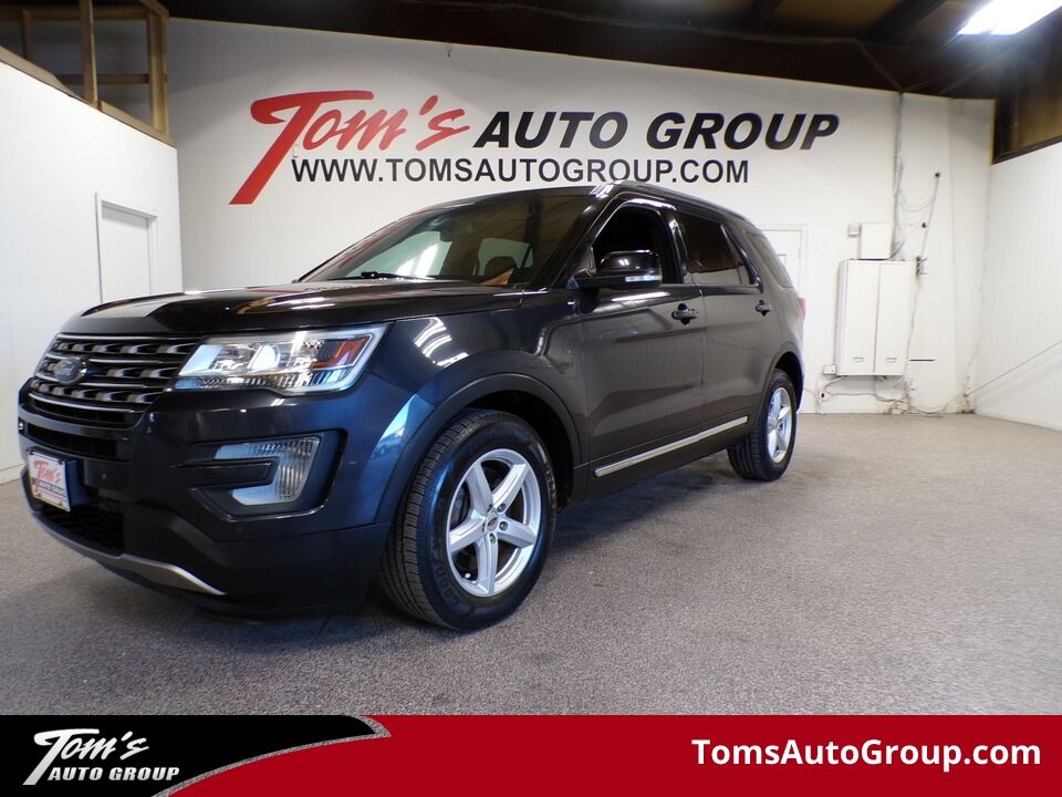 2017 Ford Explorer  - Tom's Auto Sales North