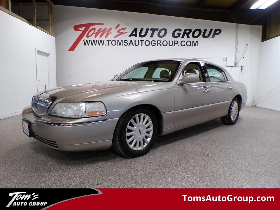 2003 Lincoln Town Car  - Tom's Auto Sales, Inc.