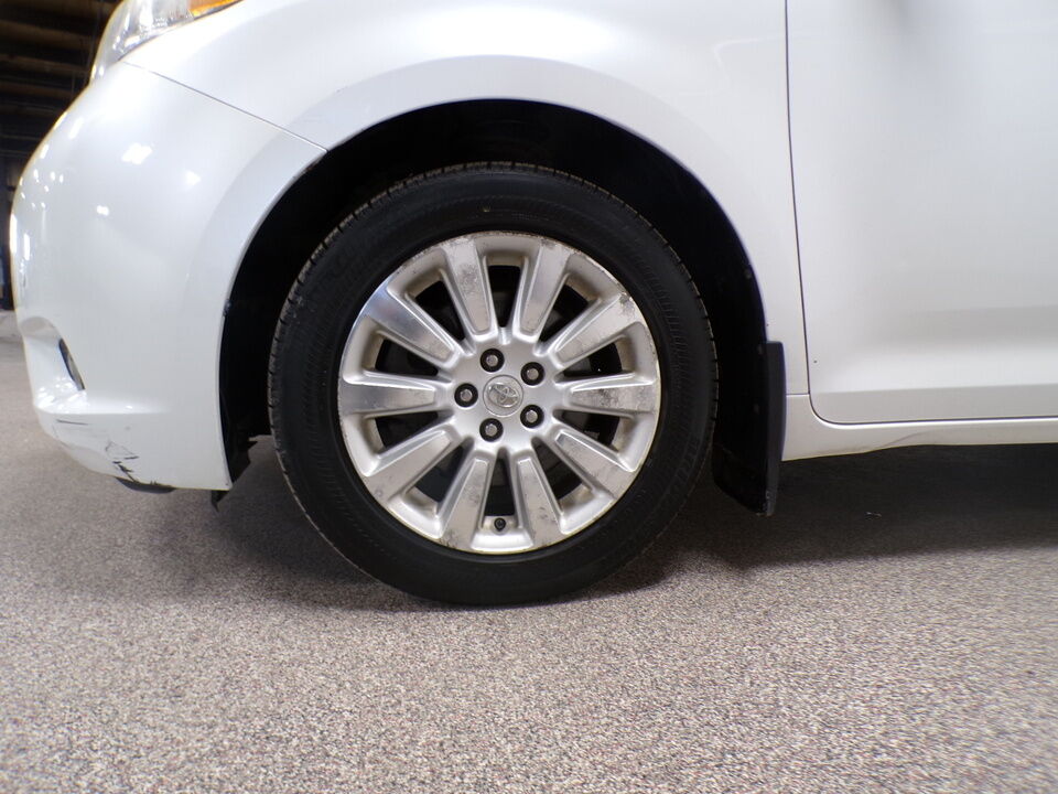 2012 Toyota Sienna  - Tom's Budget Cars