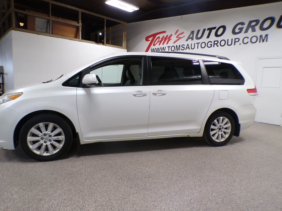 2012 Toyota Sienna  - Tom's Budget Cars
