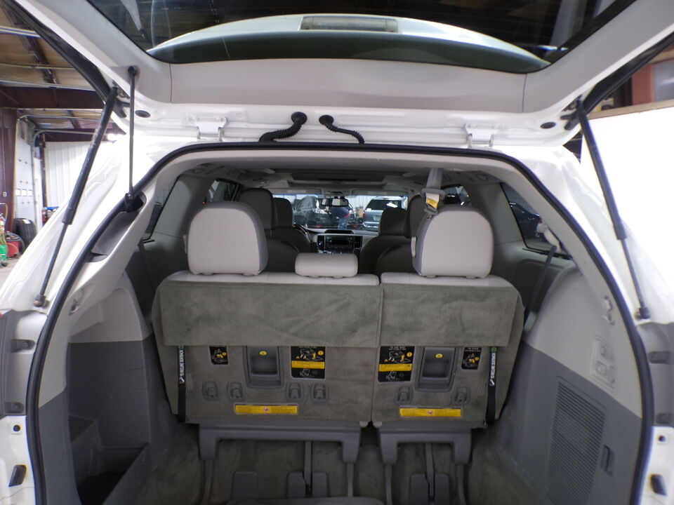 2012 Toyota Sienna  - Tom's Budget Cars