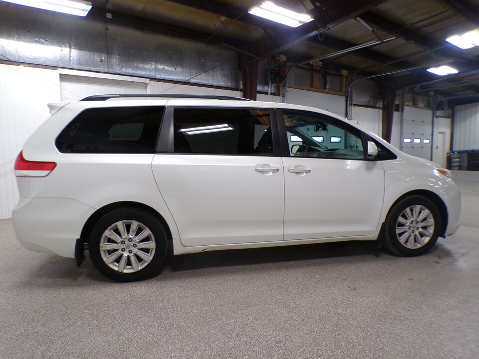 2012 Toyota Sienna  - Tom's Budget Cars