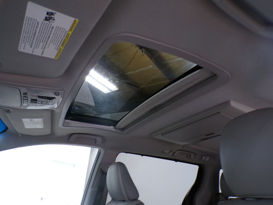 2012 Toyota Sienna  - Tom's Budget Cars