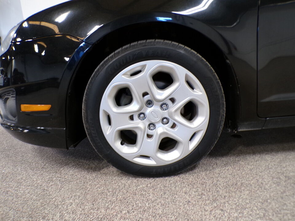 2011 Ford Fusion  - Tom's Budget Cars