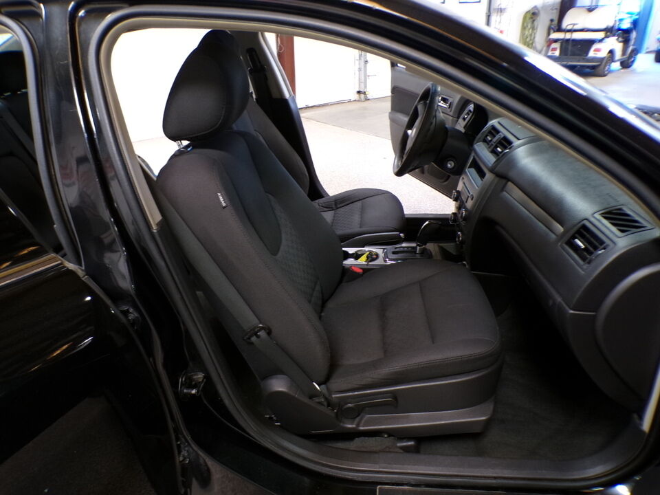 2011 Ford Fusion  - Tom's Budget Cars